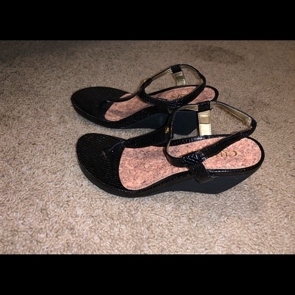 I am selling some black heel shoes super comfy - Picture 2 of 4